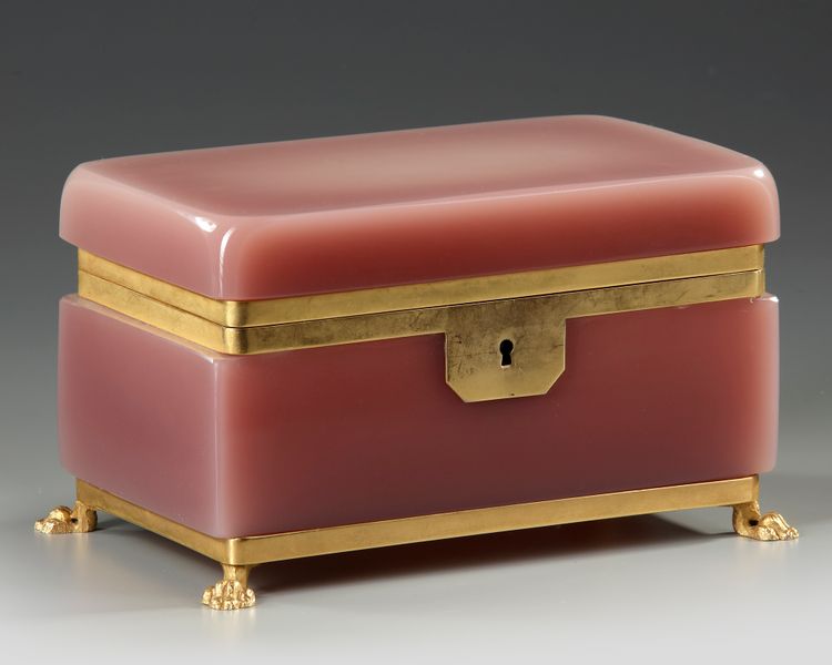 A PINK OPALINE JEWELRY BOX, FRANCE, 19TH CENTURY