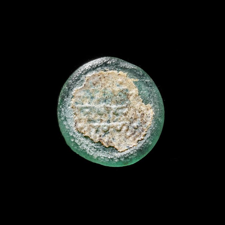 A FATIMID GLASS WEIGHT OF HALF DINAR, EGYPT AL-MUSTANSIR BI-ALLAH (AH 427-487 / 1036-1094 AD)