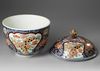 A JAPANESE IMARI COVERED BOWL, ARITA, 17TH CENTURY