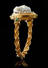AN EXCEPTIONAL ROMAN GOLD BRACELET WITH A CAMEO MOUNTED ON THE CENTRAL MEDALLION, CIRCA 2ND-3RD CENTURY A.D.