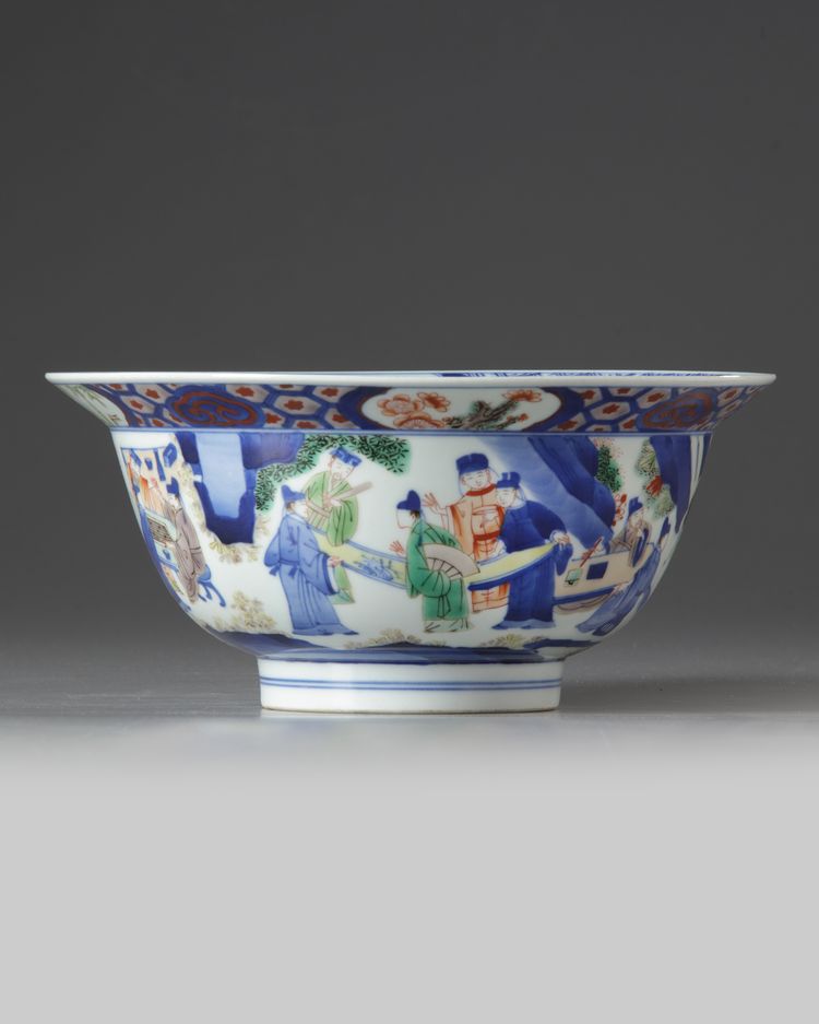 A CHINESE DOUCAI PORCELAIN BOWL, 19TH-20TH CENTURY