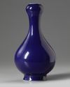 A Chinese blue glazed garlic-head vase