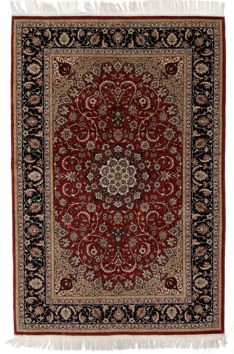 AN ISFAHAN RUG, 20TH CENTURY