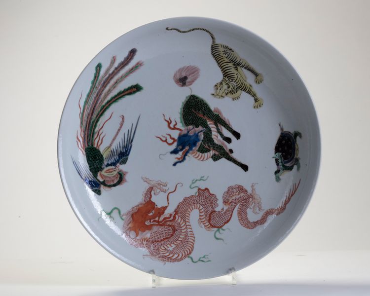 A CHINESE FAMILLE VERTE CHARGER