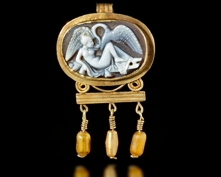 A ROMAN AGATE CAMEO OF LEDA AND THE SWAN, 2ND-3RD CENTURY AD