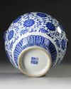 A CHINESE BLUE AND WHITE HU VASE, 19TH-20TH CENTURY