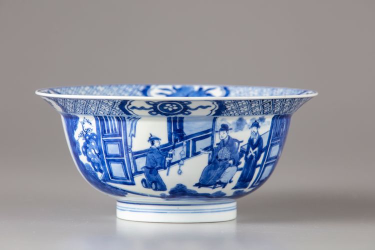 A Chinese blue and white klapmuts bowl