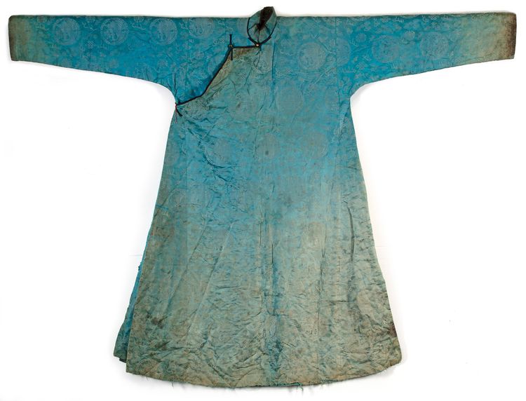 A CHINESE BLUE SILK ROBE, 19TH CENTURY