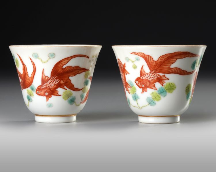 TWO SMALL CHINESE FISH CUPS, 19TH/20TH CENTURY
