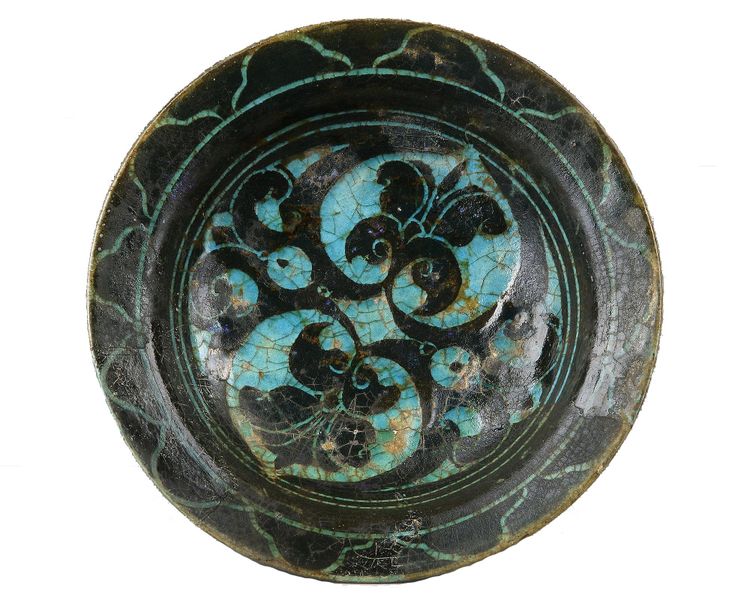 A KASHAN TURQUOISE HIGH PLATE BLACK FLOWER DECORATION, PERSIA, 13TH CENTURY