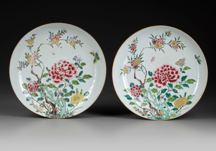 A PAIR OF CHINESE FAMILLE ROSE DISHES, 18TH CENTURY