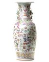 A LARGE CHINESE FAMILLE ROSE 'HUNDRED ANTIQUES' VASE, 19TH CENTURY