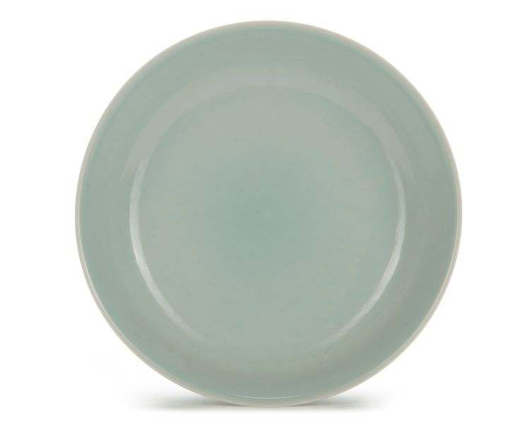 A CHINESE CELADON-GLAZED DISH, 19TH CENTURY