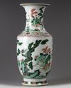 A LARGE FAMILLE VERTE VASE, CHINA, QING DYNASTY (1644-1911)