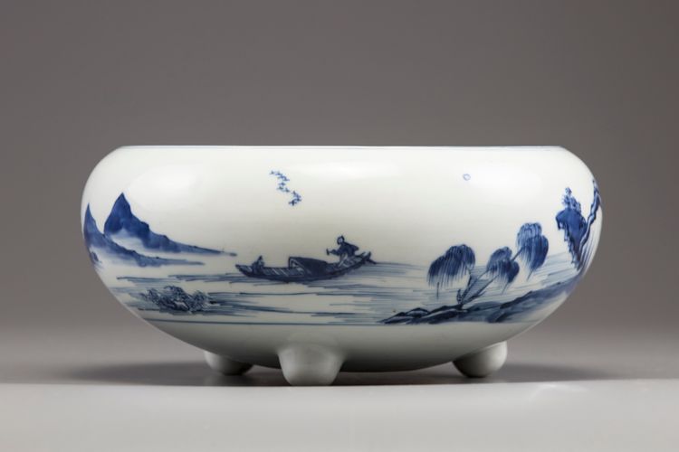 A blue and white tripod censer