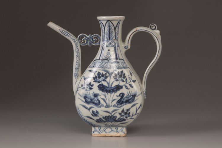 A blue and white porcelain ewer