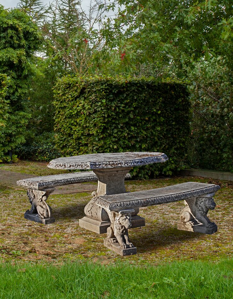 A SUITE OF CARVED LIMESTONE GARDEN FURNITURE, SECOND HALF 20TH CENTURY