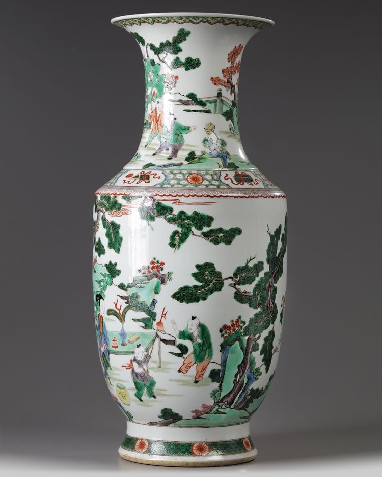 A LARGE FAMILLE VERTE VASE, CHINA, QING DYNASTY (1644-1911)