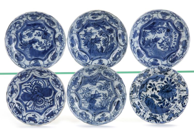A SET OF SIX CHINESE BLUE AND WHITE DISHES, WANLI PERIOD (1572-1620)