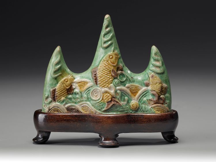A Chinese biscuit brush rest