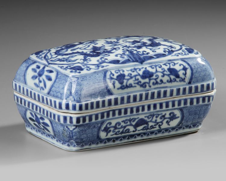 A CHINESE BLUE AND WHITE RECTANGULAR DRAGON BOX AND COVER, QING DYNASTY (1644–1911)